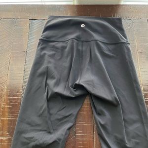 Lululemon Wunder Under leggings, size 4